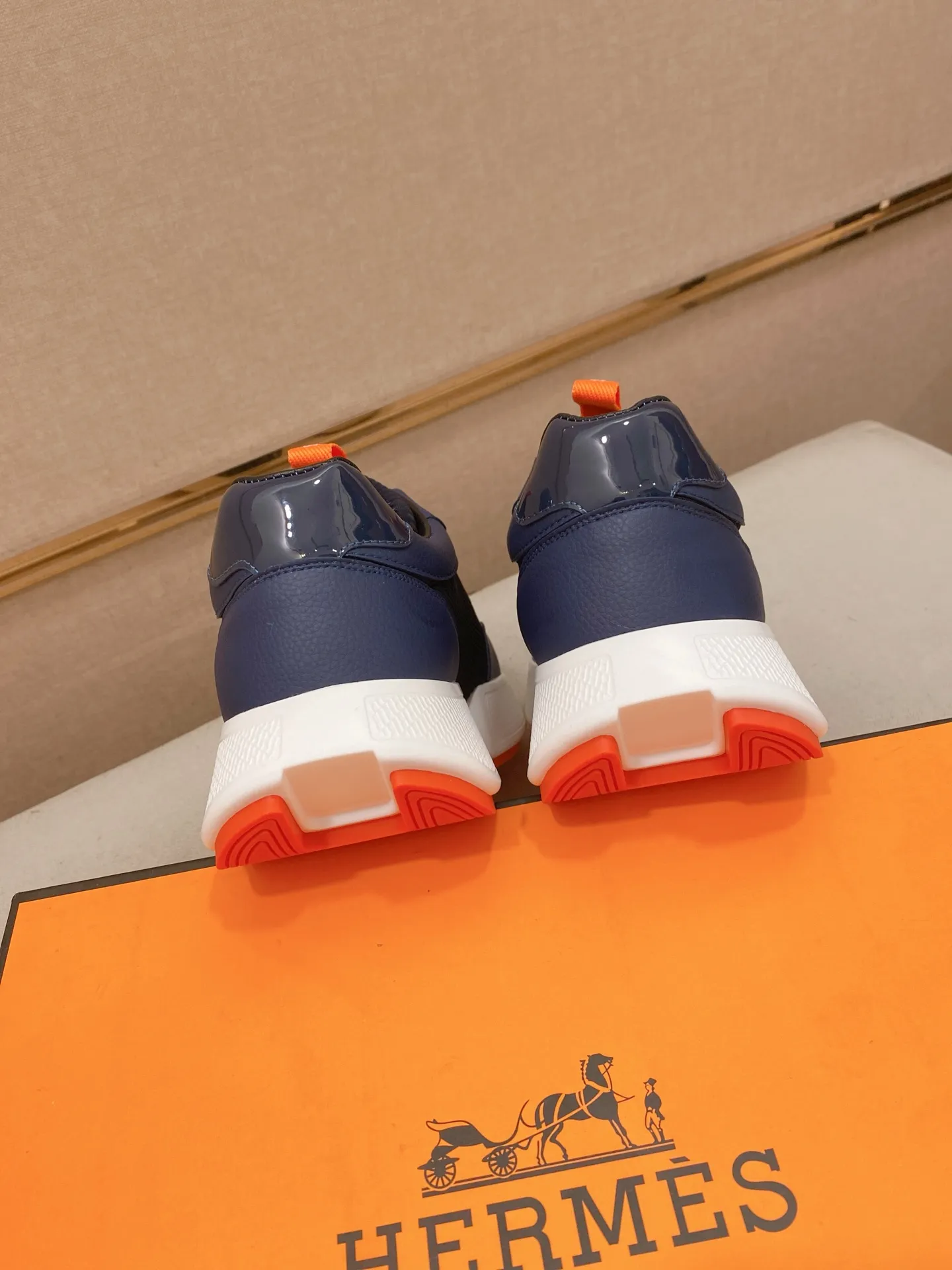 Ex-factory price: 460💰《HERMES》【Classic original single version】Hermès; top 🔝purchasing agent🔍🔍men's latest 🇺🇸 counter sales simultaneously, imported from Italy original ▲▲cowhide ▲▲ (high-end, nobility, class) ) Exquisite workmanship (Italian 🇮🇹 imported water-dyed 🐂 cowhide lining) sole: original sole provided by the original factory, ⚠️exclusive double-layer activity·TPR·rubber·combined molded outsole; super comfortable·wear-resistant·non-slip·environmental protection The real thing is more beautiful if you take the real thing (high quality, follow the order). You can enter and exit the counter at will * Number of yards: 38-44 (45 can be customized and cannot be returned or exchanged)